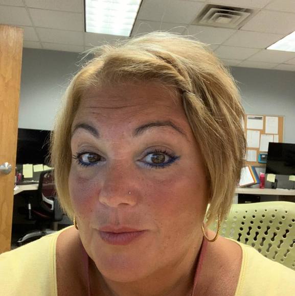Profile Picture of Christy Raymer (@chraymer) on Poshmark