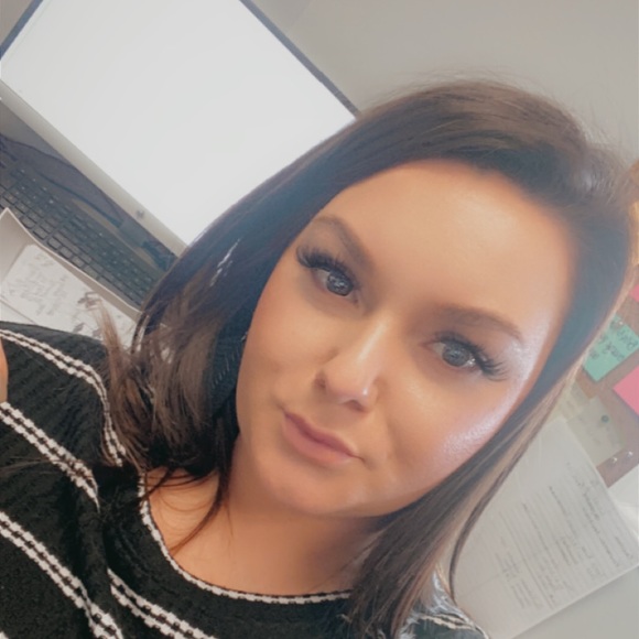 Profile Picture of Lauren Sandusky (@laurensandusky) on Poshmark