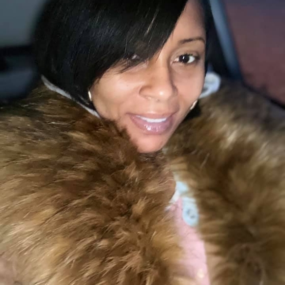 Profile Picture of Shawnni Furlough (@shawnni) on Poshmark