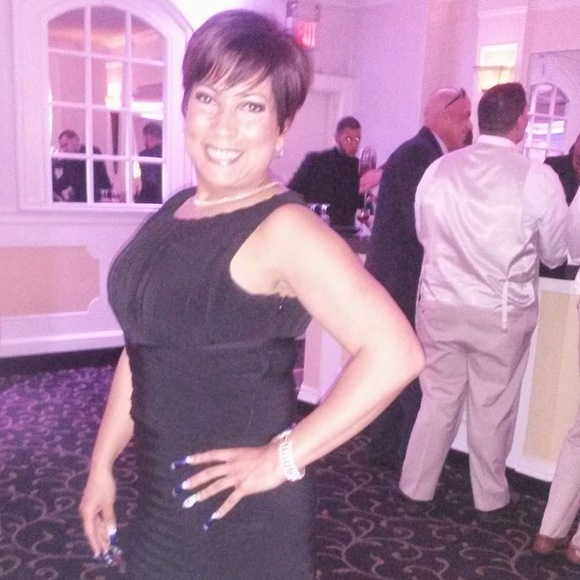 Profile Picture of Catherine Irizarry (@cinailz1988) on Poshmark