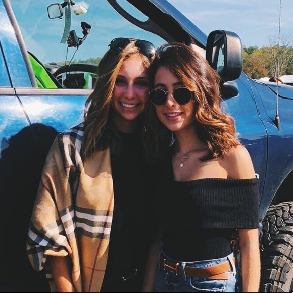 Sofia Scotto - Poshmark Profile Picture of Sofia Scotto (@sofiascotto) on Poshmark