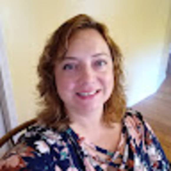 Profile Picture of Angeline Robertson (@angelinerobe195) on Poshmark