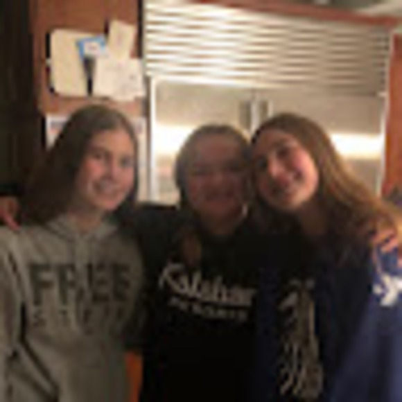 Profile Picture of Lauren Pojedinec (@laurenpoje) on Poshmark