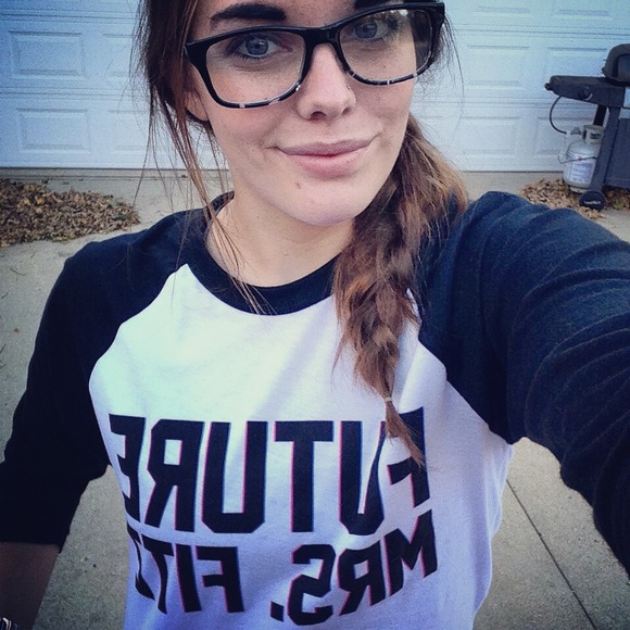 Profile Picture of Nicole Eivins (@nicole8218) on Poshmark