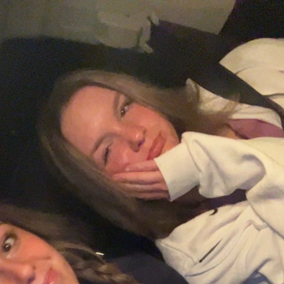 Grace Deshone - Poshmark Profile Picture of Grace Deshone (@deshonegrace) on Poshmark