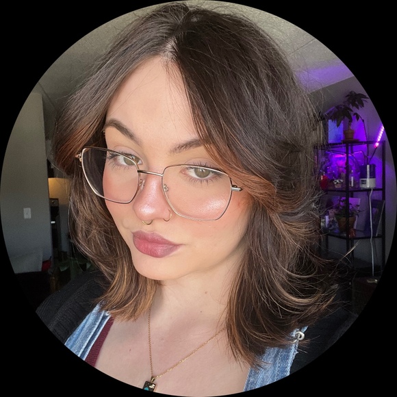 Profile Picture of Scarlett González (@scarlett_smyth) on Poshmark