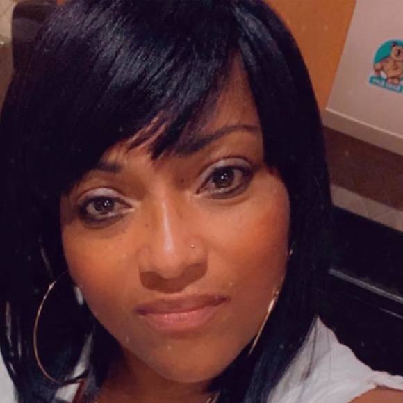 Profile Picture of Roshunda Anderson (@aroshunda23) on Poshmark