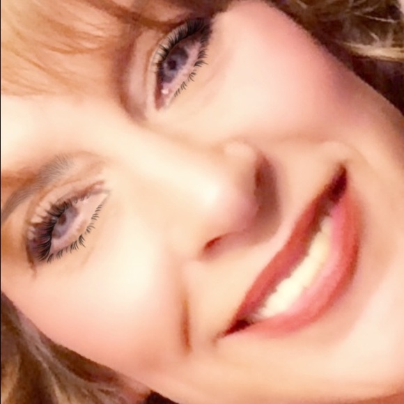 Profile Picture of Joy Salwey (@joysalwey) on Poshmark