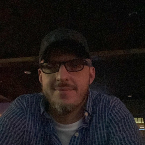 Profile Picture of Christopher Thomas (@rockwannabe2) on Poshmark