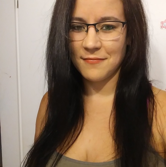 Profile Picture of Anne-marie Mazerolle (@leo072786) on Poshmark