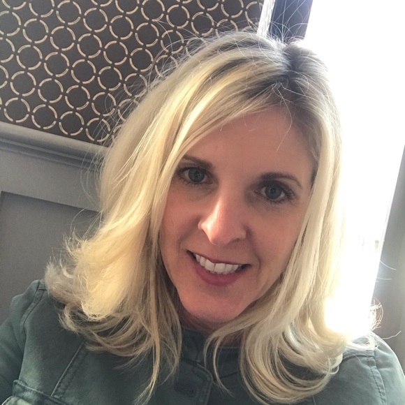 Profile Picture of Julee Huffstutler (@julee_h) on Poshmark