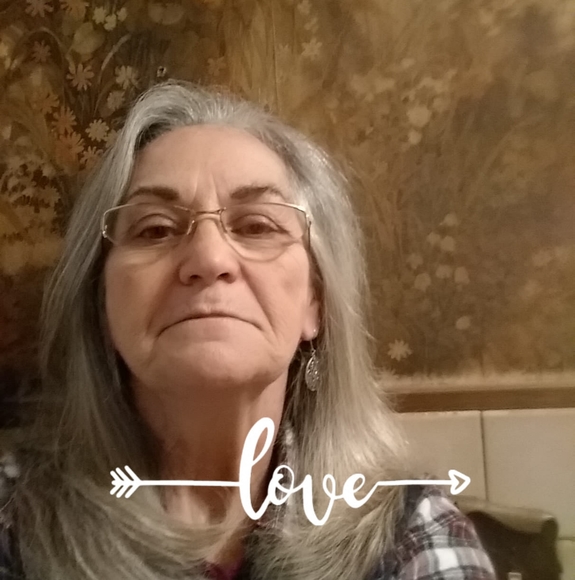 Profile Picture of Michele Huff (@huffmom14) on Poshmark