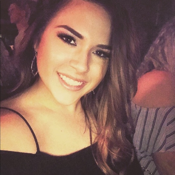 Profile Picture of Devyn Thumann (@devthumann) on Poshmark