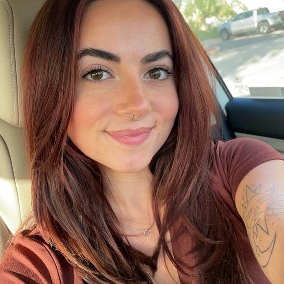 Profile Picture of Carmen Bellonio (@carmenbellonio) on Poshmark