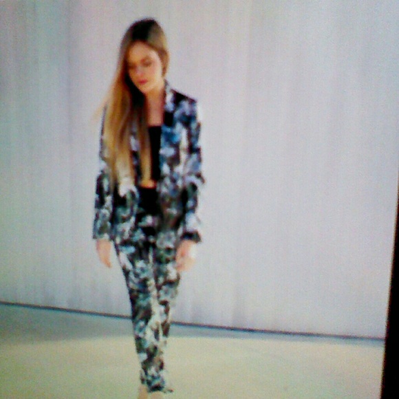 Profile Picture of Janice Diggle (@jdiggle31) on Poshmark