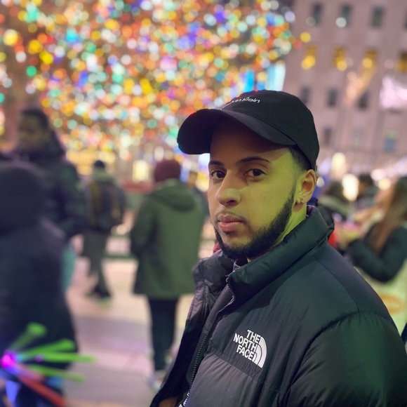 Profile Picture of Daraniel Diaz (@dee997) on Poshmark