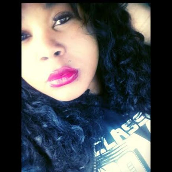 Profile Picture of Danielle Plummer (@exquisitechinkk) on Poshmark