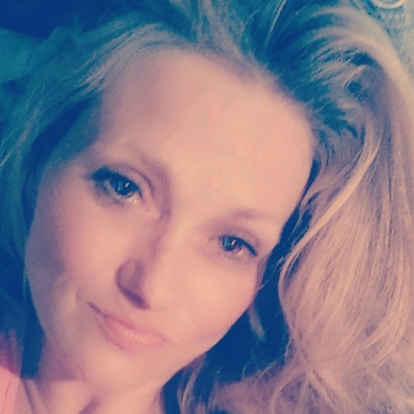 Profile Picture of Aimee Kidd (@aimeekidd420) on Poshmark