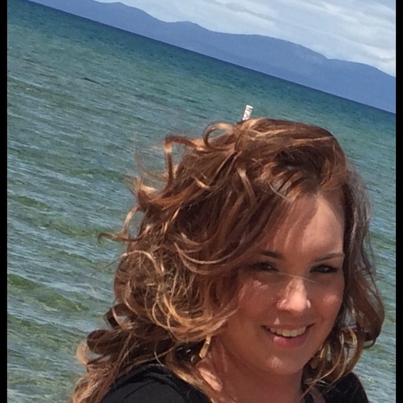 Profile Picture of Ashley Koppinger (@ashleykopp88) on Poshmark