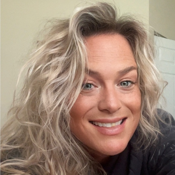 Profile Picture of Christine Brehm (@crbrehm) on Poshmark