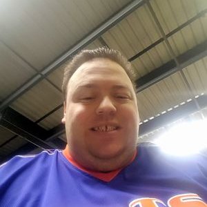 Profile Picture of Robert Renne (@robbios718) on Twitter