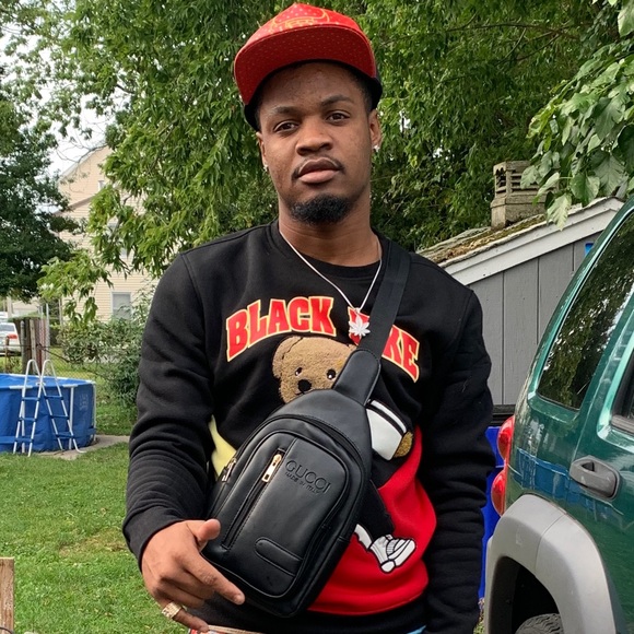 Profile Picture of David Verdieu (@davidverdieu) on Poshmark