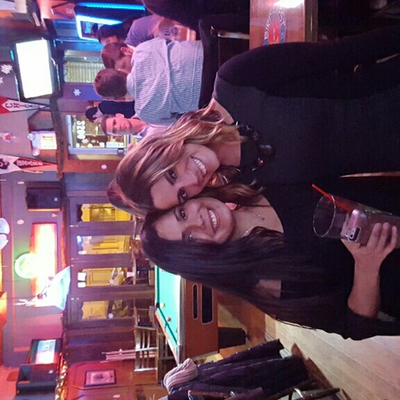 Profile Picture of Danielle Asay (@danniyelli) on Poshmark