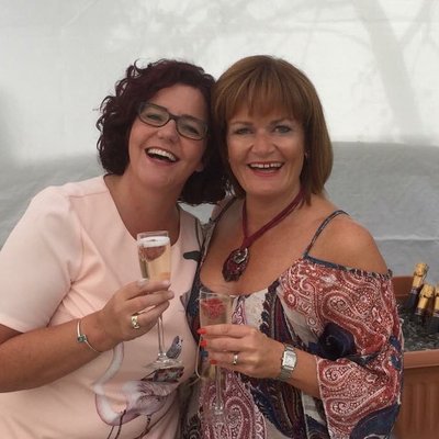Profile Picture of Debbie Noakes (@debbie_noakes) on Twitter