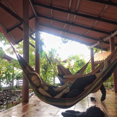 Profile Picture of Lara 🦖 (@larathompson25) on Twitter
