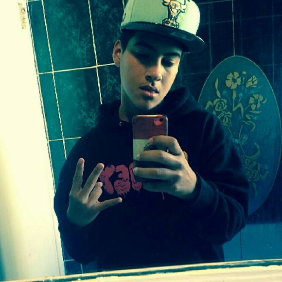 Profile Picture of Julio Diaz (@letskate_bruh) on Poshmark