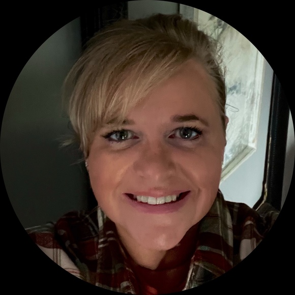 Profile Picture of Kim Stair (@zahzah6811) on Poshmark