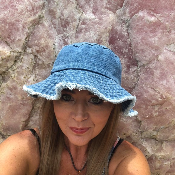 Profile Picture of Lisa O'dea hepworth (@lisaodea) on Poshmark