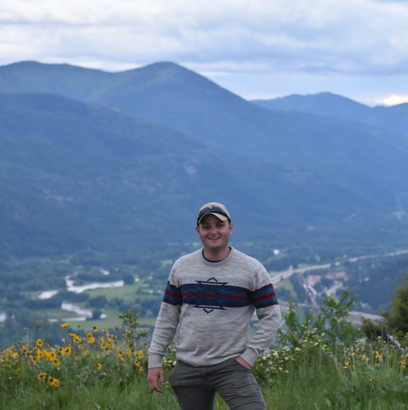 Profile Picture of Eli Murphy (@elimurphy) on Poshmark