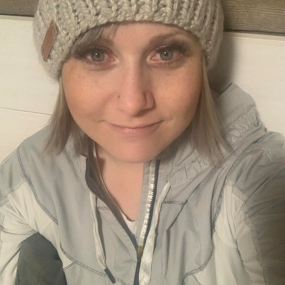 Profile Picture of Kim Garrison (@kimm_27) on Poshmark