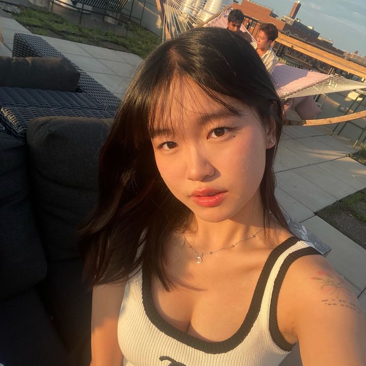 Profile Picture of laura <3 (@laurathesimp) on Tiktok