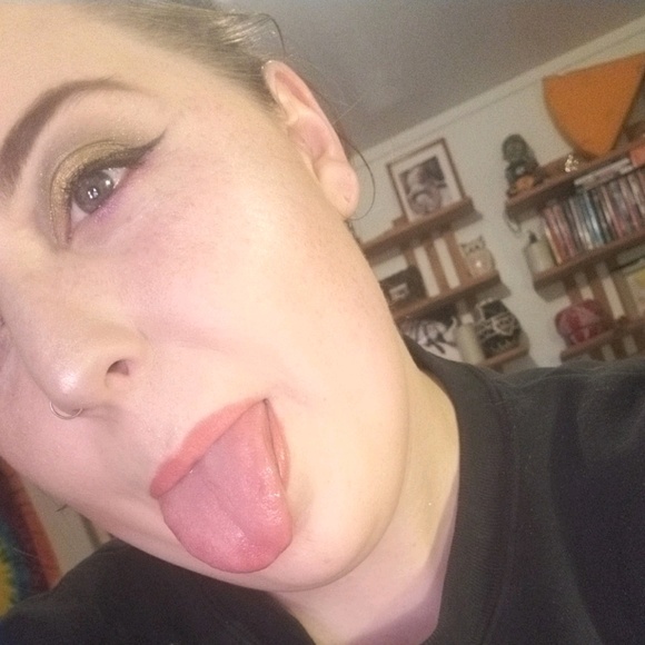 Profile Picture of Samantha Reisenauer (@sreisenauer) on Poshmark