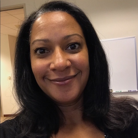 Profile Picture of Anitra Davis (@mizza1206) on Poshmark