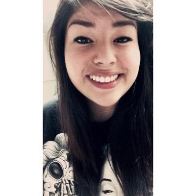 Profile Picture of Catherine Gutierrez (@SmileyWhiley69) on Twitter