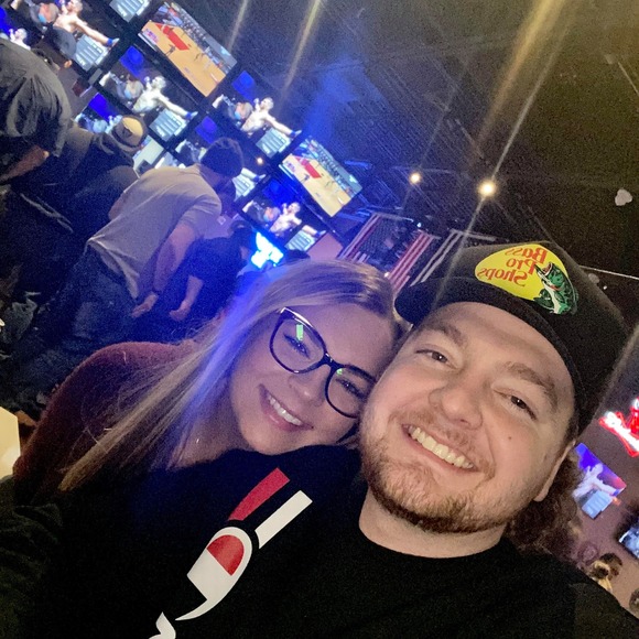 Profile Picture of Alexis Crowhurst (@lilcrow95) on Poshmark