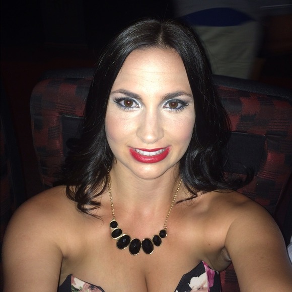 Profile Picture of Sophie Fording (@phias) on Poshmark