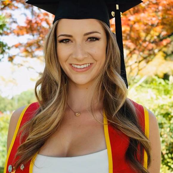 Profile Picture of Julia Lind (@jkl_lind44) on Poshmark