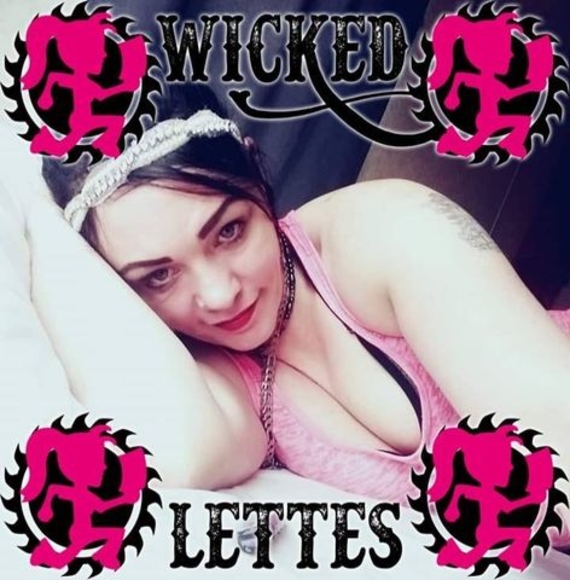 Profile Picture of April Clinkinbeard (@a_clinkinbeard) on Poshmark