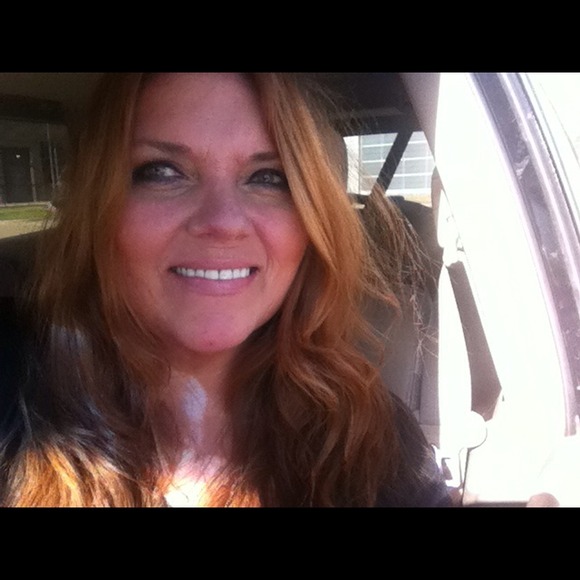Profile Picture of Lana Adams (@lanaadams) on Poshmark