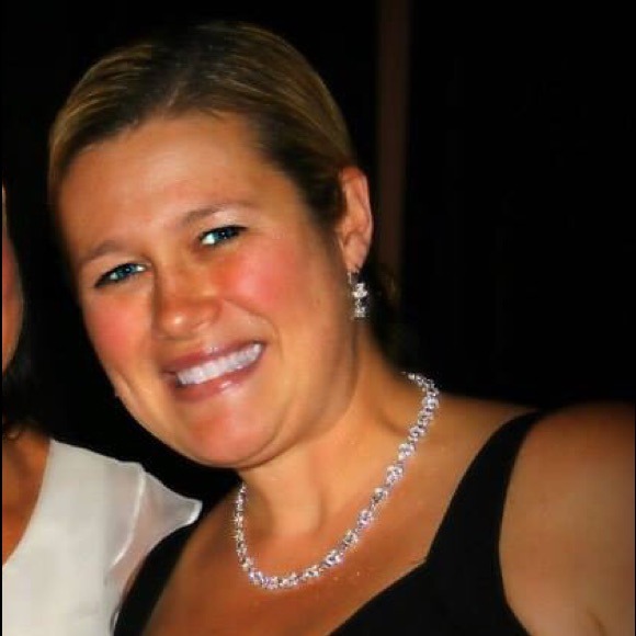 Profile Picture of Crystal Erney (@crystalrdh) on Poshmark