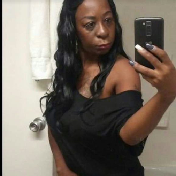 Profile Picture of Michelle Steele (@chelleysteele74) on Poshmark