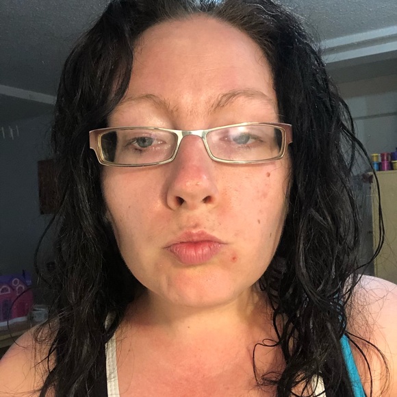 Profile Picture of Sonia Arpin (@somayshad) on Poshmark