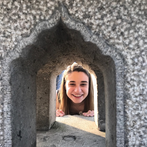 Profile Picture of Taylor Dalbon (@tdalbon) on Poshmark