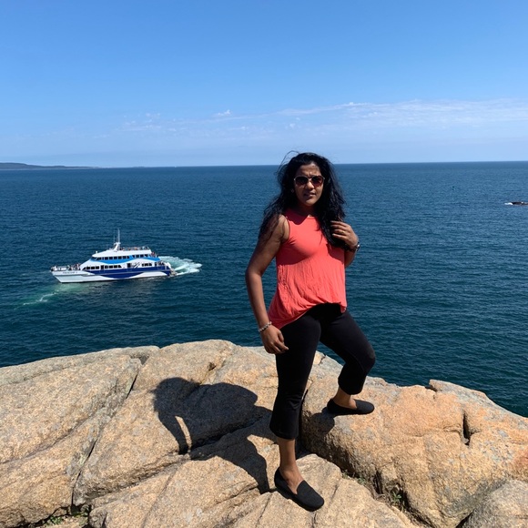 Profile Picture of Anushya Abraham (@anushya_abraham) on Poshmark