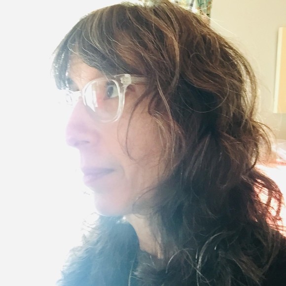 Profile Picture of Barbara Neulinger (@retrobuzz) on Poshmark