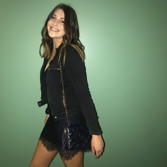 Profile Picture of Tara Abrams (@taraabrams) on Poshmark